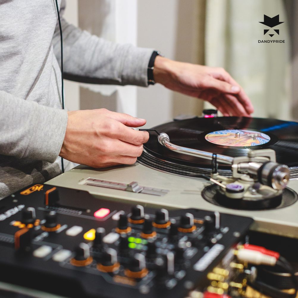 DJ